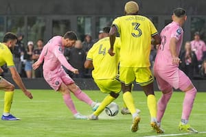 Messi hizo su gol N° 900: el mano a mano con Cristiano Ronaldo y, en medio, la ilusión del Mundial