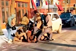 La muerte en una protesta en Minnesota sube la presión sobre Trump: versiones cruzadas y más choques políticos