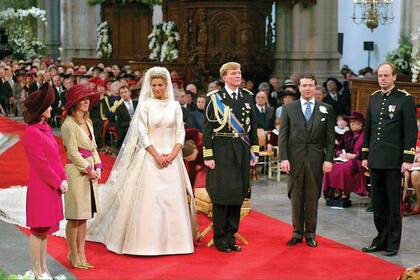 El momento en el que los novios y sus testigos se dirigieron al altar