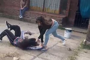 Patadas, trompadas: dos ataques brutales entre alumnos sacuden escuelas de Mar del Plata escolar