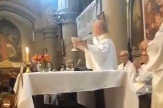 Cantos contra Milei en plena misa en una iglesia del barrio porteño de San Cristóbal