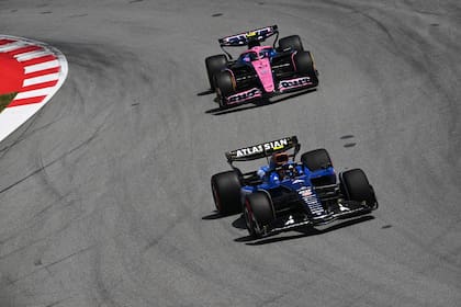 El momento en que Carlos Sainz sobrepasó a Colapinto.