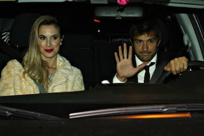 El momento en que Chechu Bonelli y Darío Cvitanich imgresan al casamiento de Mauro y Wanda