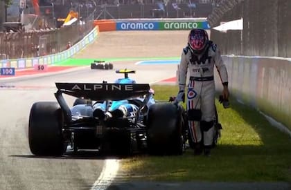 El momento en que Colapinto se baja del auto