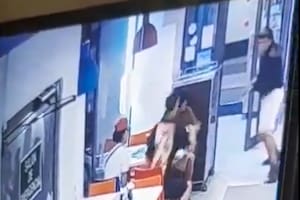 Un joven entró a una pizzería de Madrid y comenzó a disparar contra tres personas
