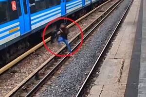 Robó cerca de la estación y para fugarse se tiró a las vías y se escondió abajo de un vagón de tren