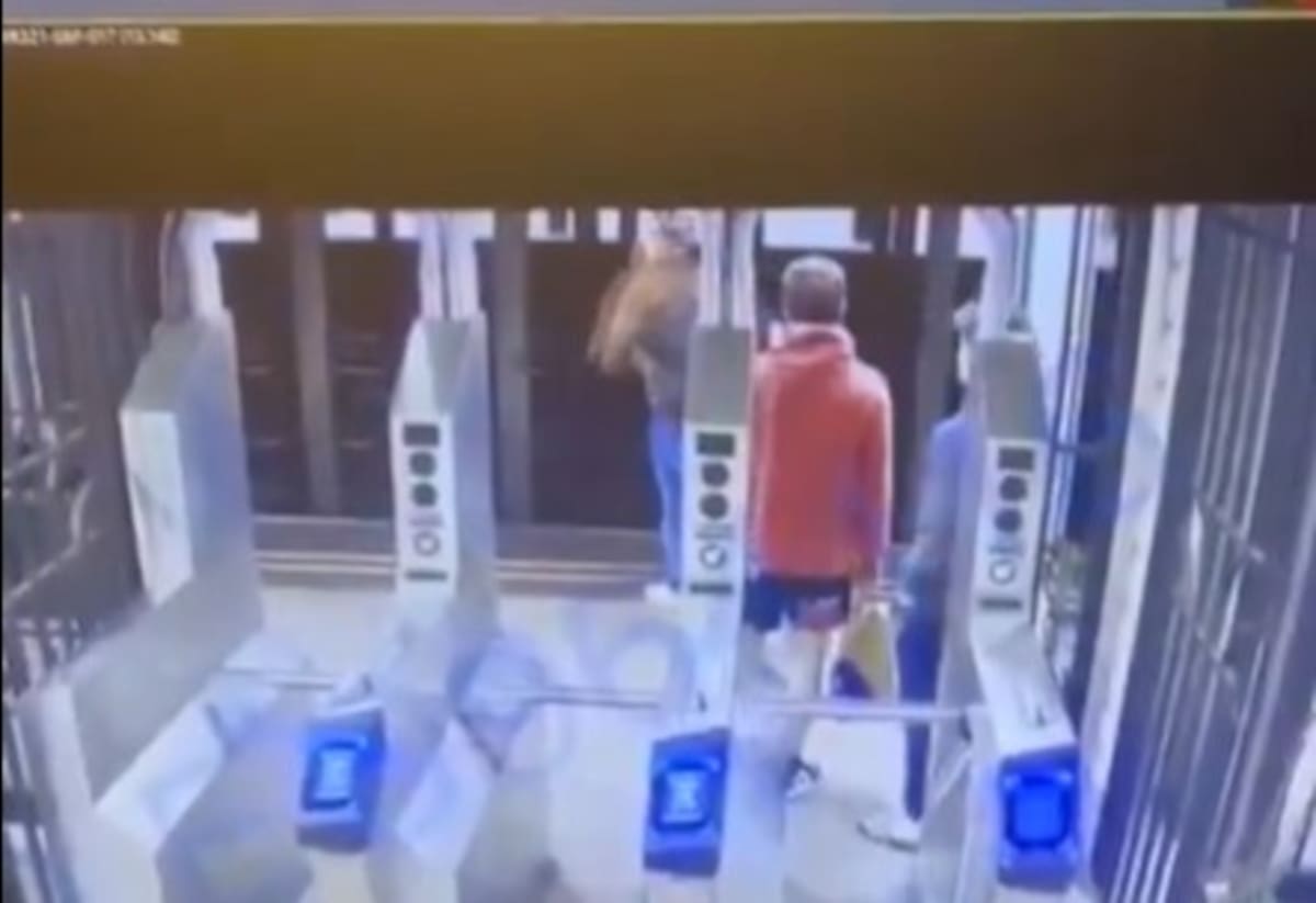 Nueva York: un hombre fue arrojado a las vías del metro y se encuentra en estado crítico