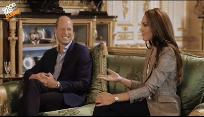 El momento en que el príncipe William le guiña un ojo a la princesa Kate, durante el programa The Good, The Bad and The Rugby