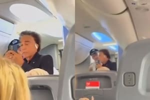 Bajaron al Puma Rodríguez de un vuelo de American Airlines tras un altercado con la tripulación