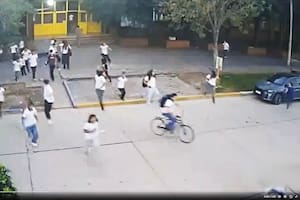 Atacaron en la celda al menor de 16 años que fue acusado como cómplice del asesino inimputable