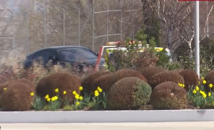 El momento en que la grúa se lleva el auto de Courtois. Crédito: Captura