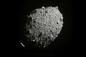 La impresionante estela de escombros que dejó el impacto de la sonda Dart contra el asteroide Dimorphos