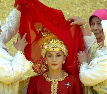 El momento en que le quitan el velo.