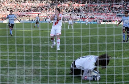 El momento en que River empezó a sentirse en la B Nacional: Olave le atajó un penal a Pavone