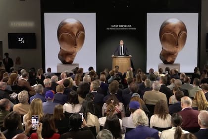 El momento en que se subastó la obra de Brancusi