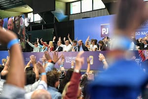 El congreso del PJ consumó el desplazamiento de Alberto Fernández en medio de reproches y pases de factura