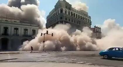 El momento en que una fuerte explosión sacudió al Hotel Saratoga en La Habana