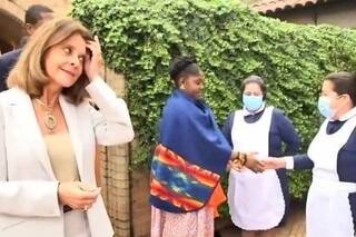 Polémica en Colombia por la comparación de un gesto entre la vicepresidenta entrante y la saliente