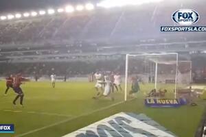 Video: el gol polémico de Pablo Pérez y las dudas de los árbitros