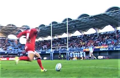 El momento fatídico: Biggar siente el dolor