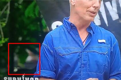 El momento justo cuando pasa la moto detrás de Marley