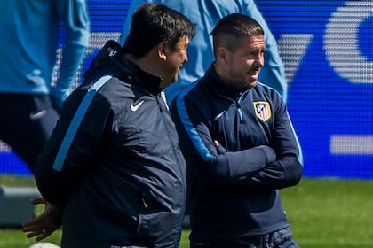 El Mono Burgos dejó de ser el ayudante del Cholo Simeone e intenta abrirse un nuevo camino en el fútbol