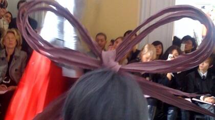 El moño de Tavi, en primera fila