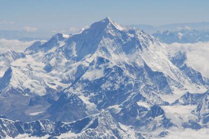 El monte Everest podría dejar de tener sus míticos 8848 metros de altura