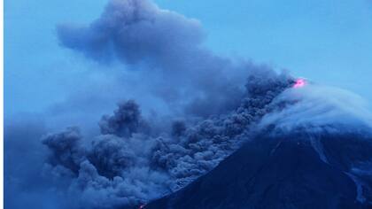 La erupción más destructiva fue 1814, en la que murieron 1.200 personas y un poblado quedó sepultado baja las cenizas volcánicas