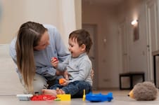 Cuánto cobran las niñeras en mayo de 2026