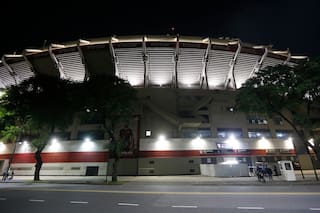 Gritos en el silencio, padres "presos" y runners: perlitas del Monumental vacío