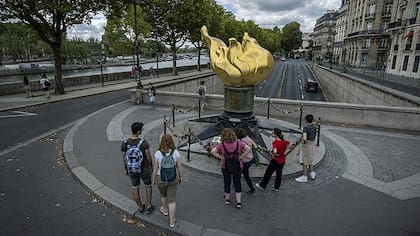 El Monumento a la Llama de la Libertad se ha convertido en un sitio memorial no oficial para los fans de Diana