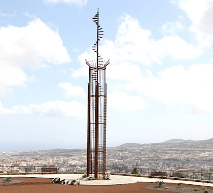 El monumento a las víctimas del accidente (Foto: https://www.tenerife-memorial.org/es/)