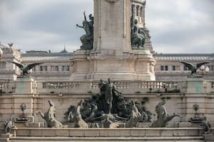 El Monumento a los Dos Congresos recupera sus aguas danzantes