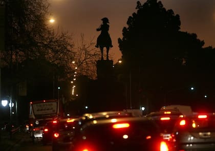 El monumento a Urquiza, en Figueroa Alcorta y Sarmiento, en Palermo, quedó completamente a oscuras