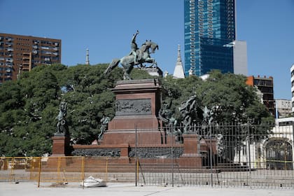 El monumento al Libertador, en Plaza San Martín