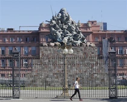 El monumento de Juana Azurduy se despedirá de la Casa Rosada