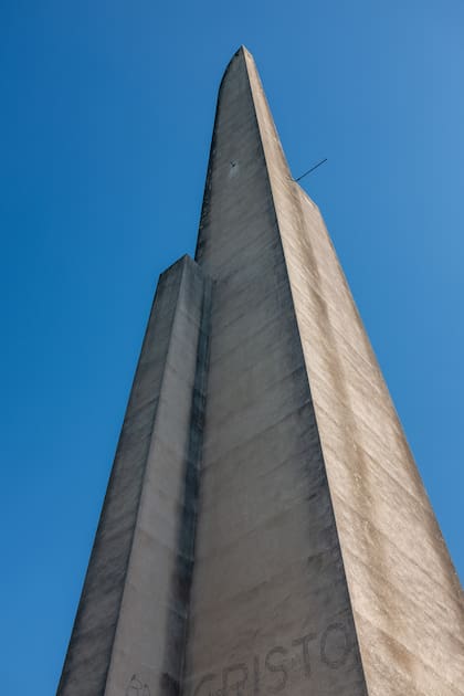 El monumento mide 82 metros, 14 más que el Obelisco