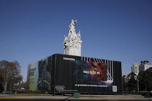 Quién paga los $40 millones para restaurar conocidas esculturas vandalizadas en la ciudad