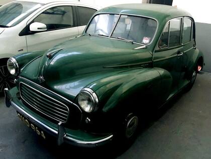 El Morris Minor de 1956 escondido en el garage
