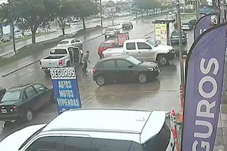 Asesinaron a un policía en un asalto a una pollería de San Justo: lo balearon cuando estaba en el piso