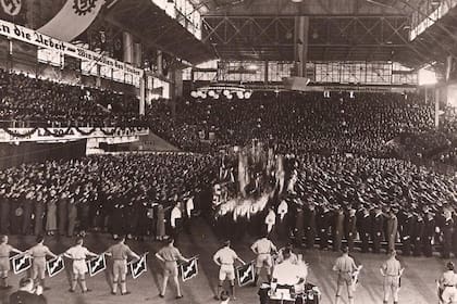 El motivo del acto fue la anexión de Austria a la Alemania nazi, que se concretó en marzo de 1938