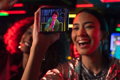 El Moto Razr 50 Ultra combina una cámara principal de 50 megapixeles y lente normal con un zoom 2x de la misma resolución