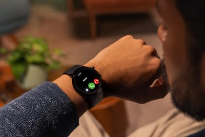 El Moto Watch tiene una pantalla de 1,4 pulgadas y una caja de 47mm; permite hacer un seguimiento de la actividad deportiva, ver las notificaciones del celular y más