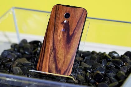 La versión original del Moto X con la tapa de plástico también se seguirá vendiendo