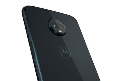 El Moto Z3 Play tiene el sensor de huellas digitales en un costado, junto a los botones de volumen; el botón de bloqueo y encendido está del otro lado
