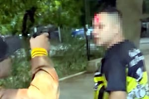 Tres meses después de balear a un policía, la impunidad parece rodear a un motochorro en una plaza del conurbano