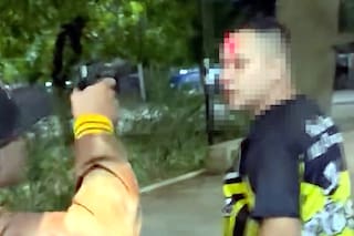 Tres meses después de balear a un policía, la impunidad parece rodear a un motochorro en una plaza del conurbano