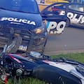 Persecución a toda velocidad en Rosario: un motociclista que escapó de un control embistió a un patrullero