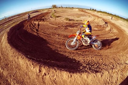 El motociclista mendocino,Gianfranco Zunino, falleció tras un accidente en Catriel